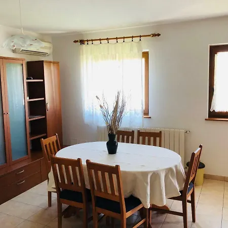 아파트 Rosita 1 *